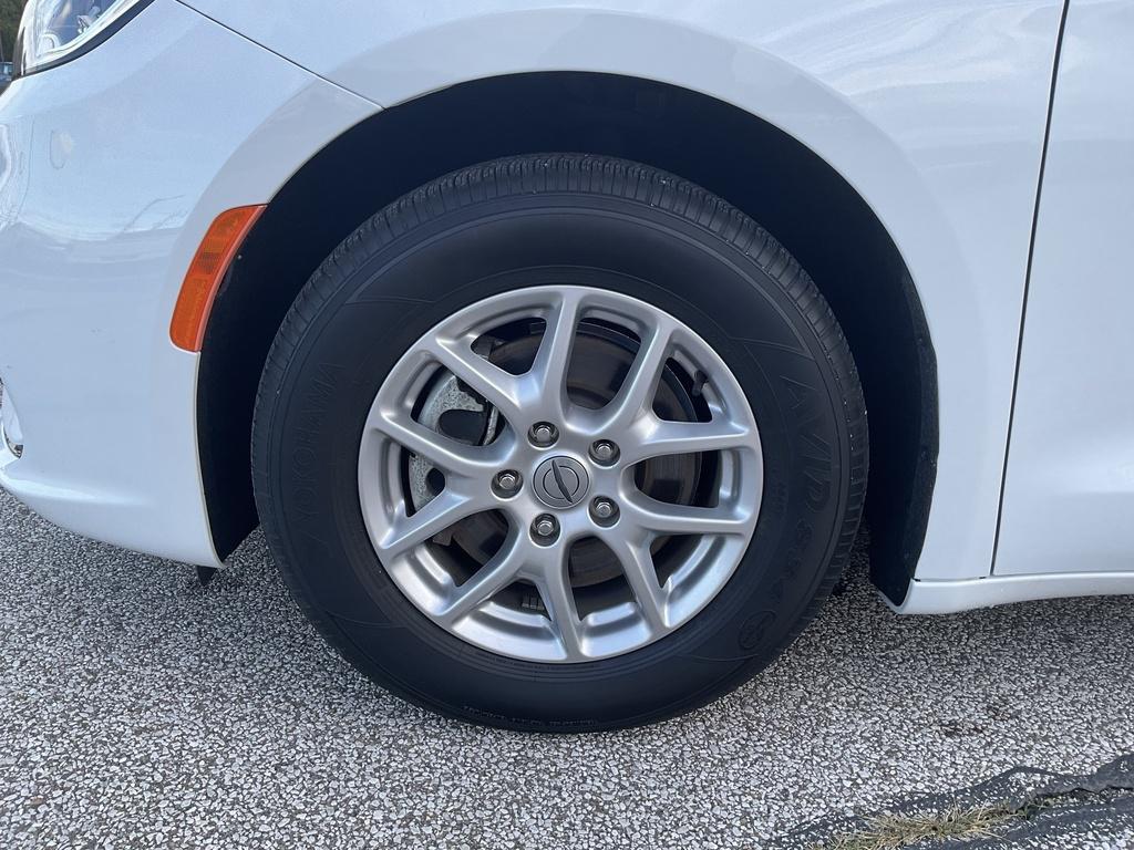 used 2024 Chrysler Pacifica car, priced at $34,990