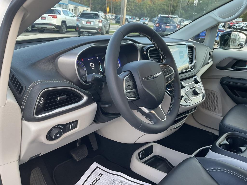used 2024 Chrysler Pacifica car, priced at $34,990