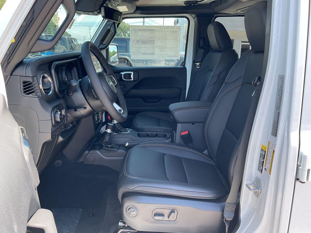 new 2025 Jeep Wrangler car, priced at $58,525