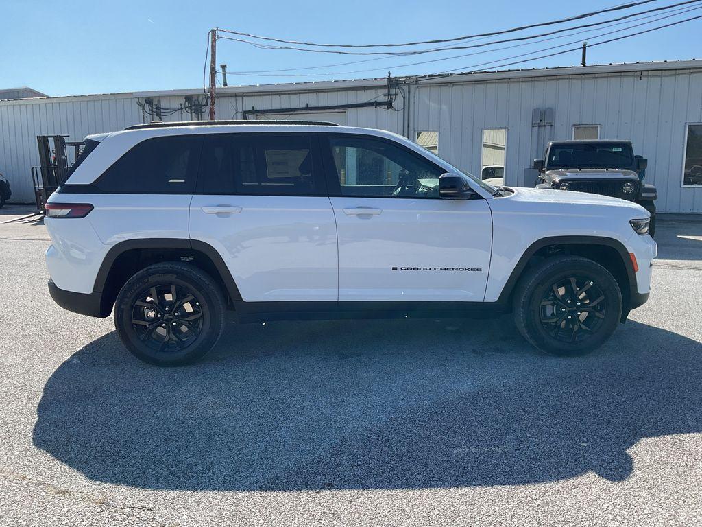 new 2025 Jeep Grand Cherokee car, priced at $44,348