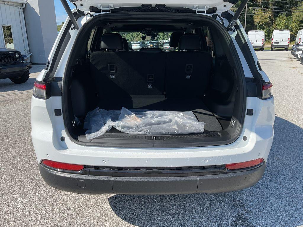 new 2025 Jeep Grand Cherokee car, priced at $44,348