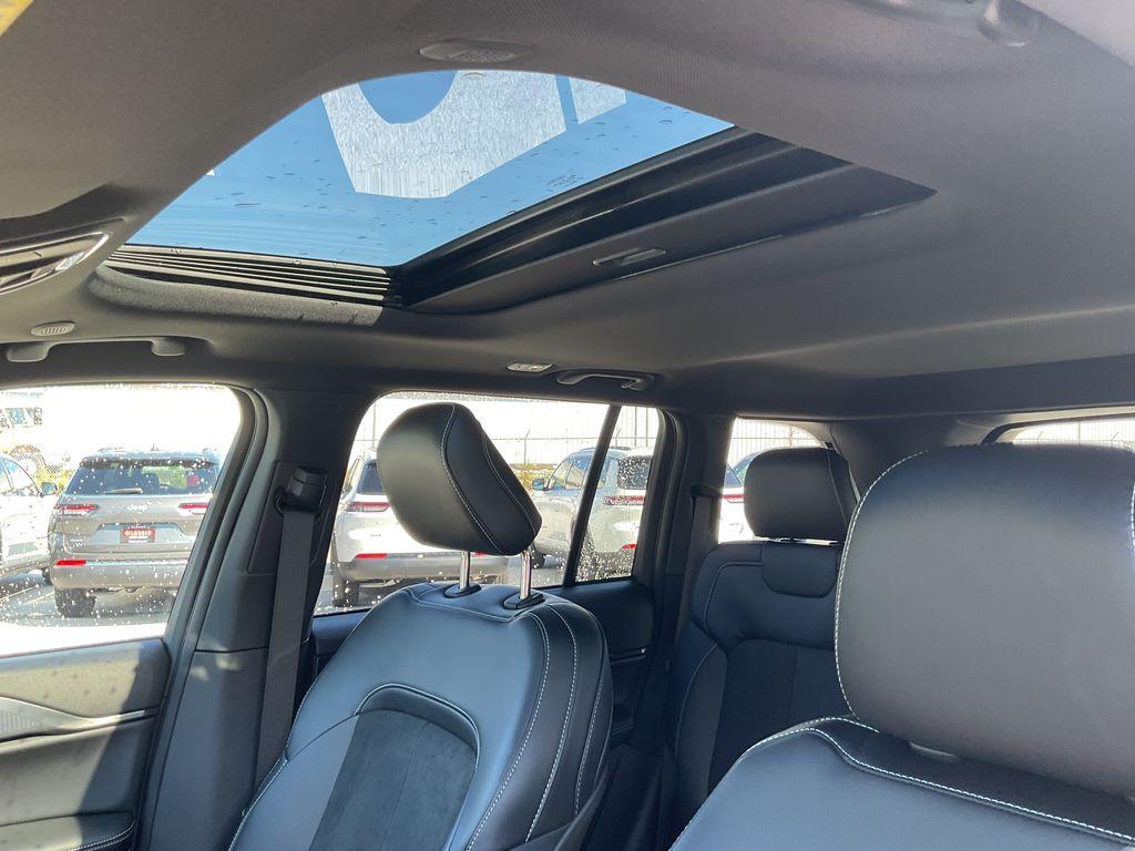 new 2025 Jeep Grand Cherokee car, priced at $44,348