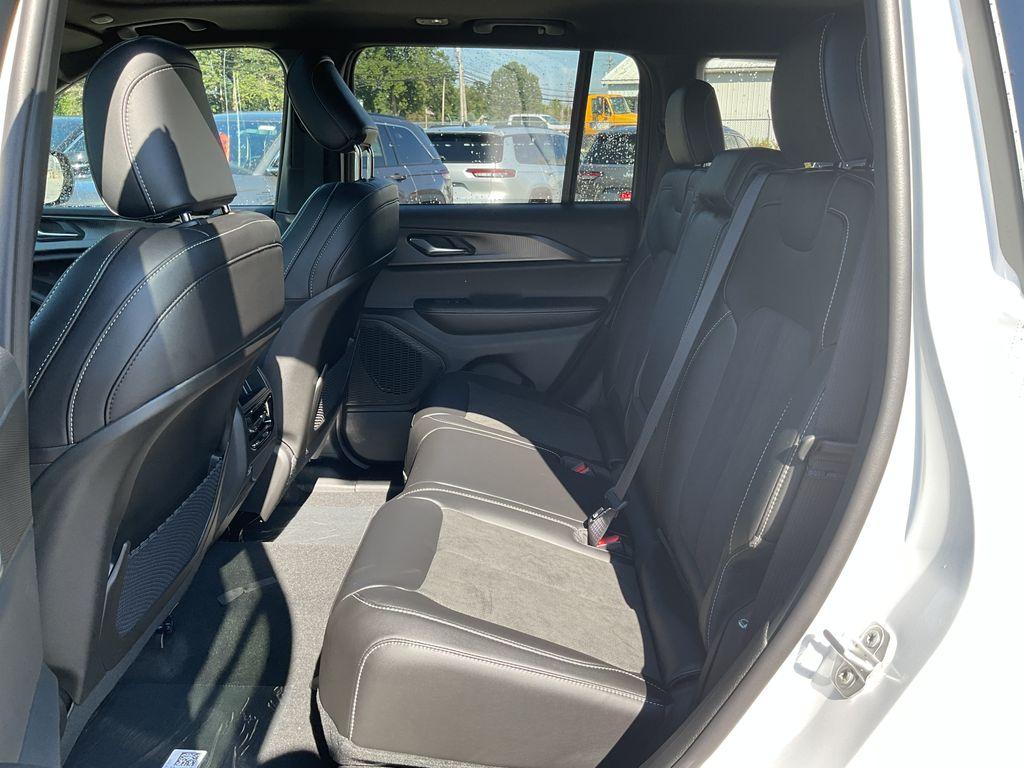 new 2025 Jeep Grand Cherokee car, priced at $44,348
