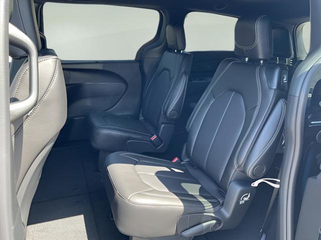 new 2025 Chrysler Pacifica car, priced at $44,940