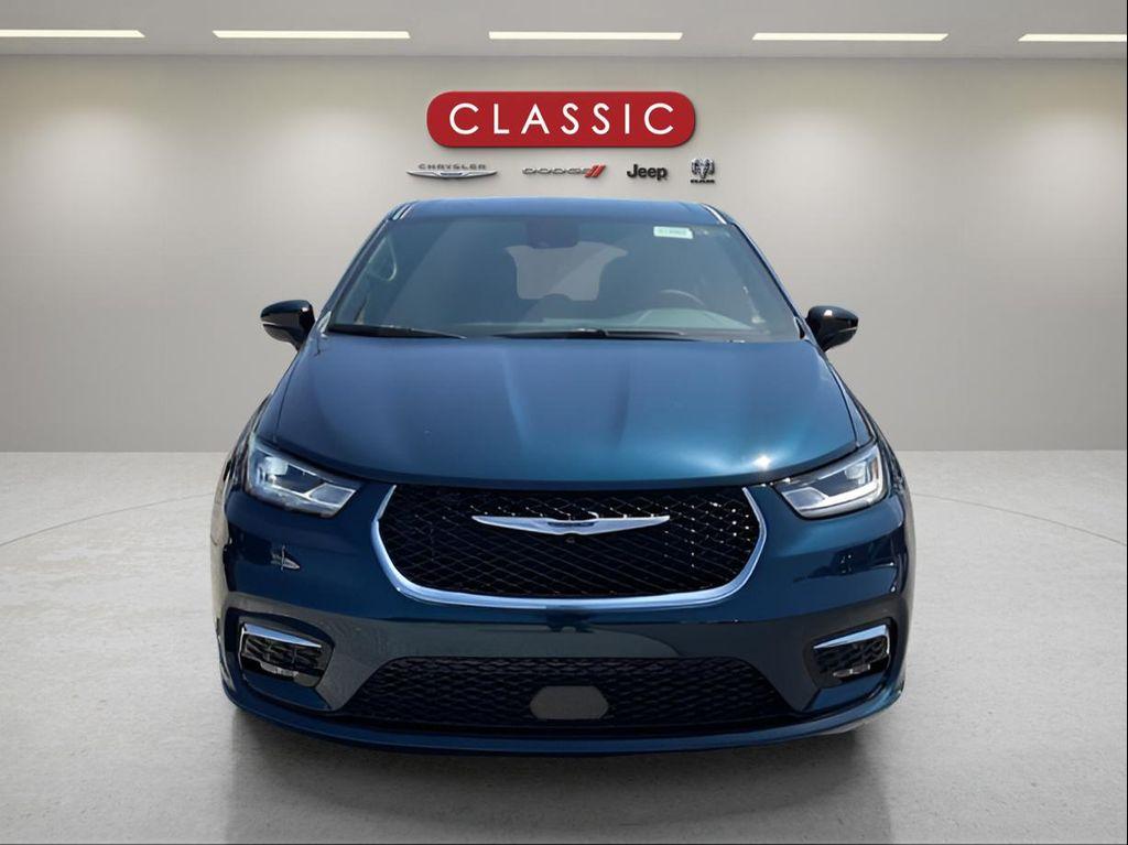 new 2025 Chrysler Pacifica car, priced at $43,180