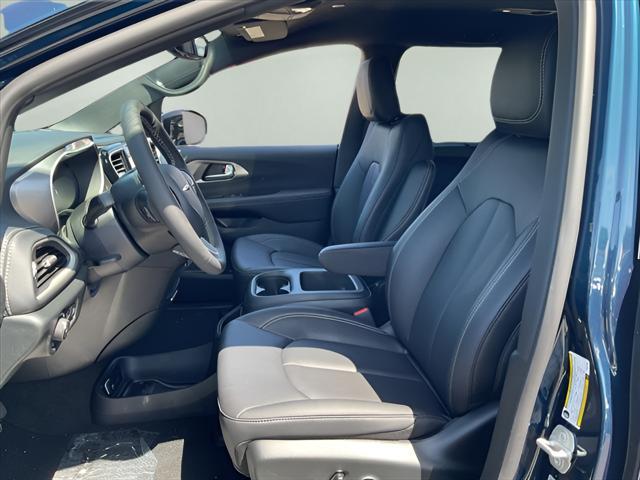 new 2025 Chrysler Pacifica car, priced at $44,940