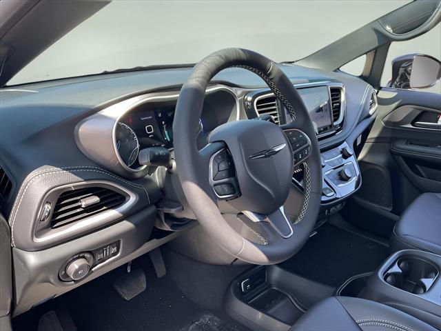 new 2025 Chrysler Pacifica car, priced at $44,940