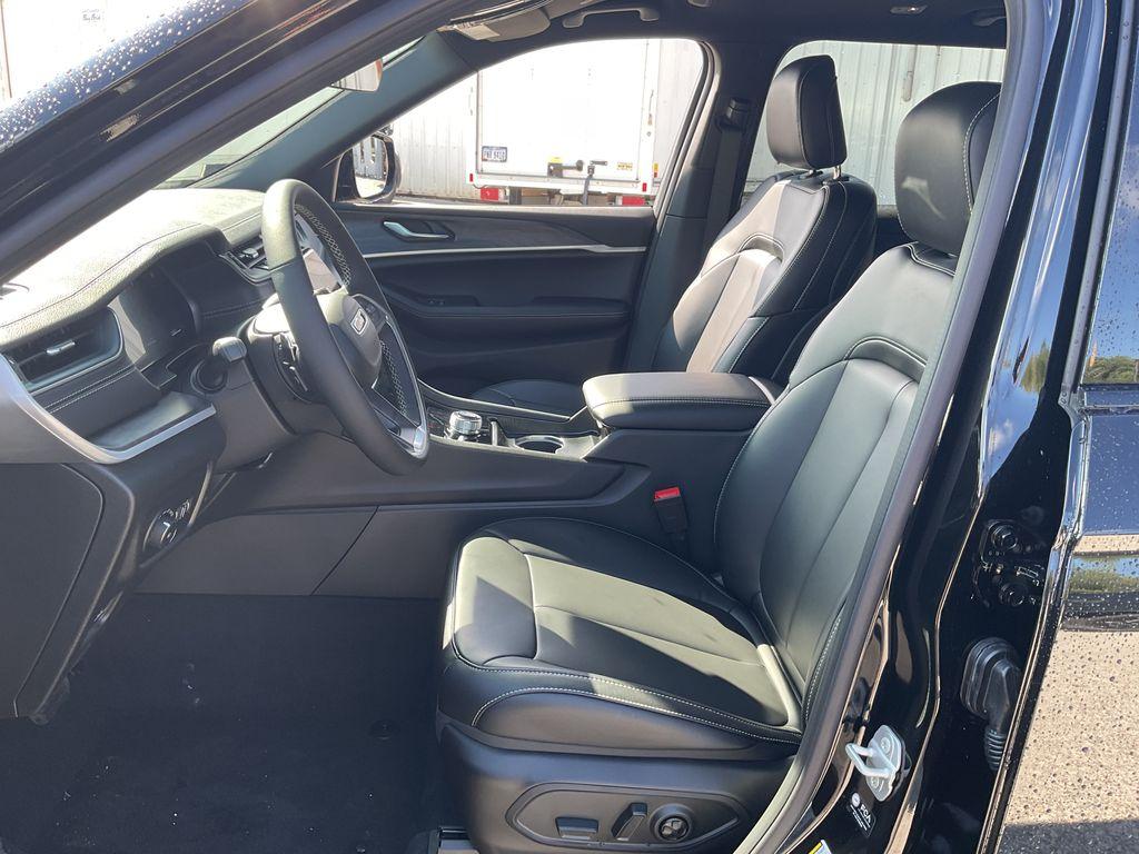 new 2025 Jeep Grand Cherokee L car, priced at $48,827