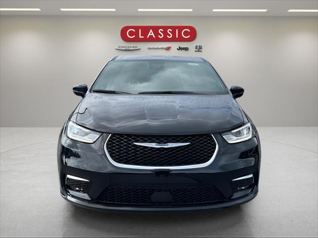 new 2025 Chrysler Pacifica car, priced at $44,445