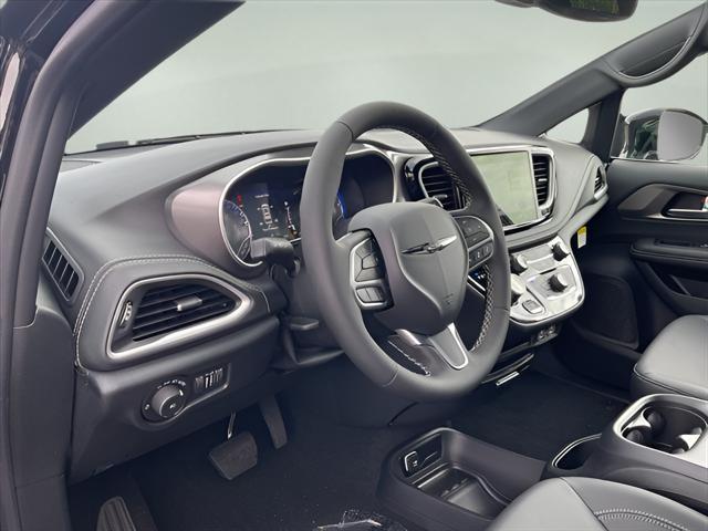 new 2025 Chrysler Pacifica car, priced at $44,445