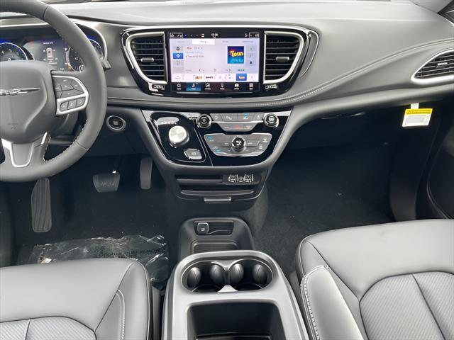 new 2025 Chrysler Pacifica car, priced at $44,445