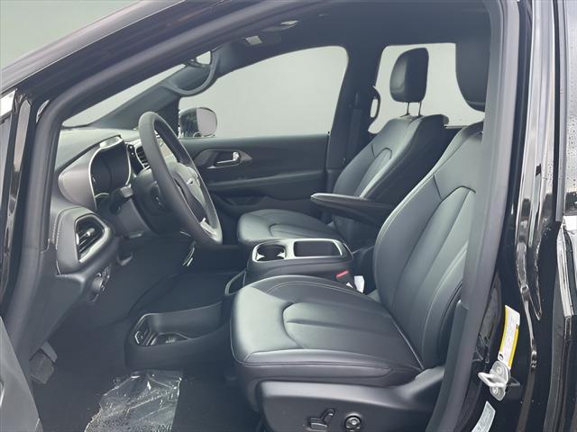 new 2025 Chrysler Pacifica car, priced at $44,445