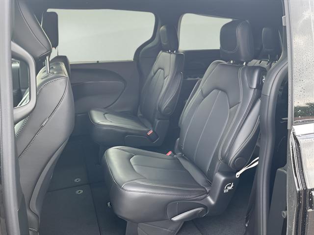 new 2025 Chrysler Pacifica car, priced at $44,445