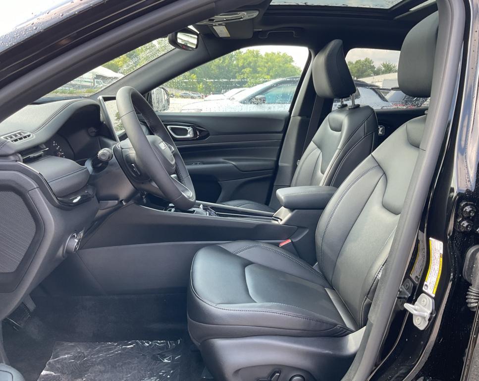 new 2025 Jeep Compass car, priced at $38,717