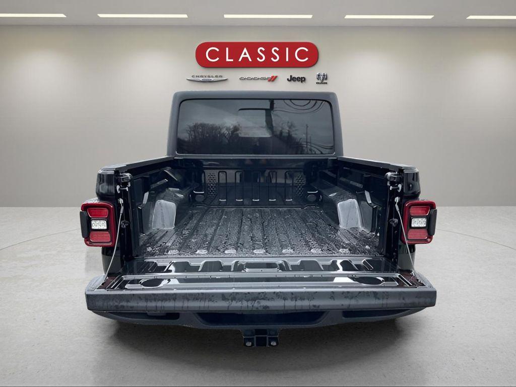 new 2025 Jeep Gladiator car, priced at $48,671