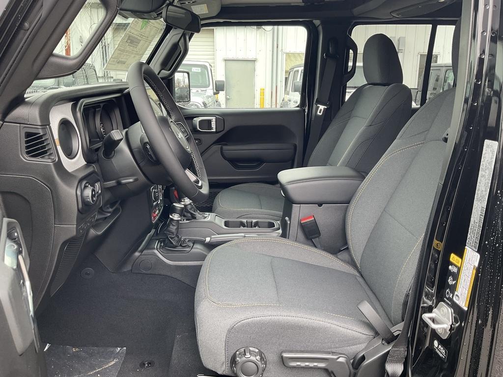 new 2025 Jeep Gladiator car, priced at $48,671