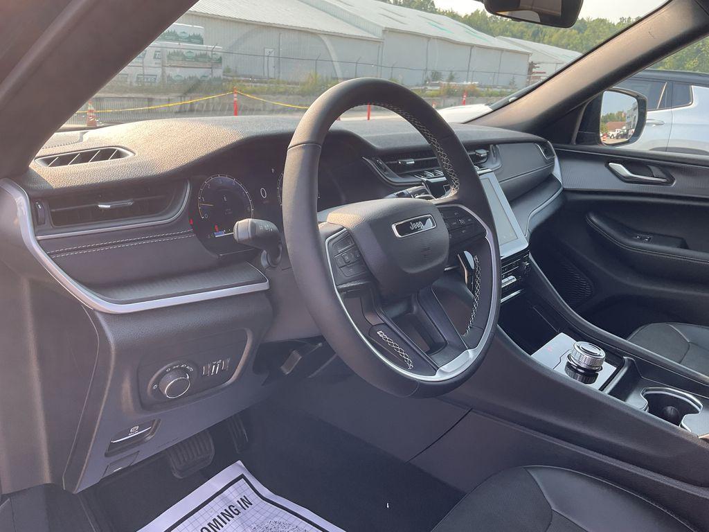 new 2025 Jeep Grand Cherokee car, priced at $46,230