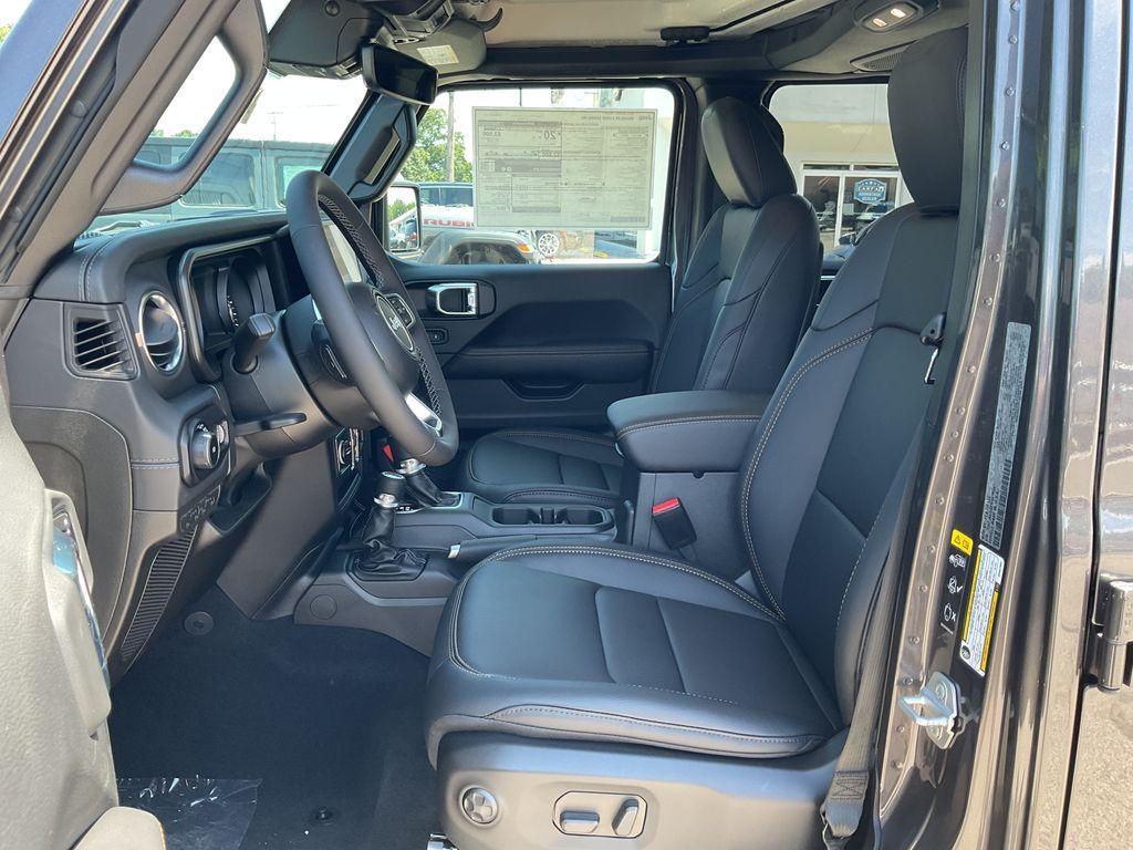 new 2025 Jeep Wrangler car, priced at $59,120