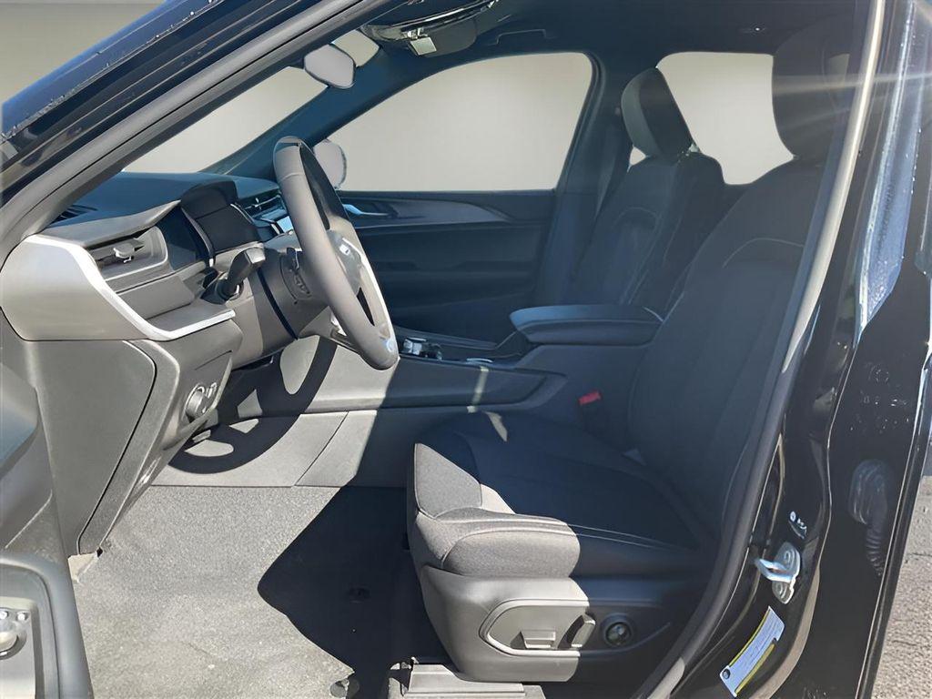 new 2025 Jeep Grand Cherokee car, priced at $41,425