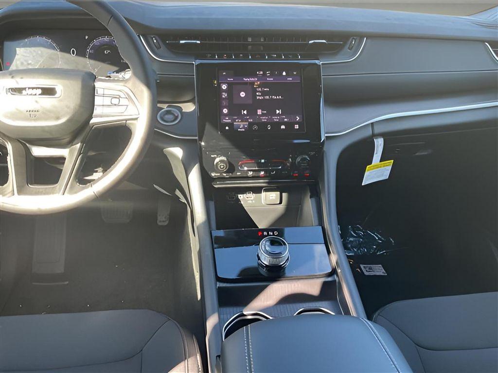 new 2025 Jeep Grand Cherokee car, priced at $41,425