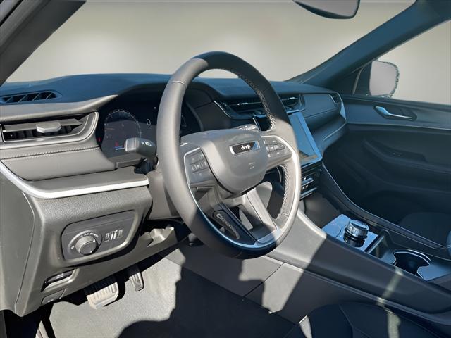 new 2025 Jeep Grand Cherokee car, priced at $41,425