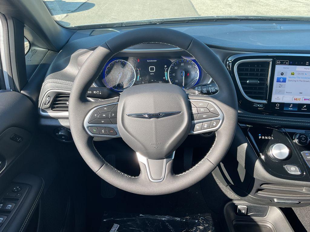 new 2026 Chrysler Pacifica car, priced at $43,948