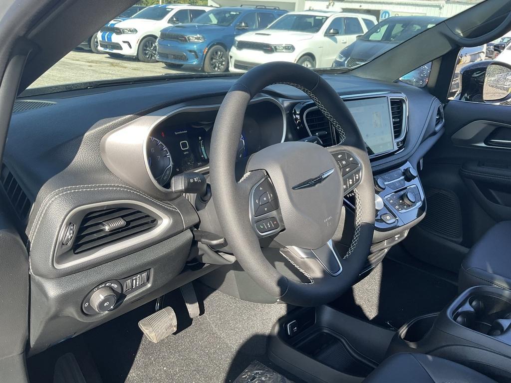 new 2026 Chrysler Pacifica car, priced at $43,948