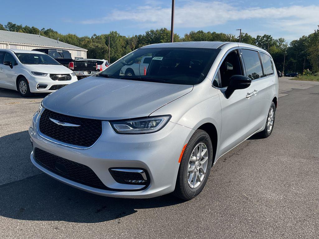 new 2026 Chrysler Pacifica car, priced at $43,948