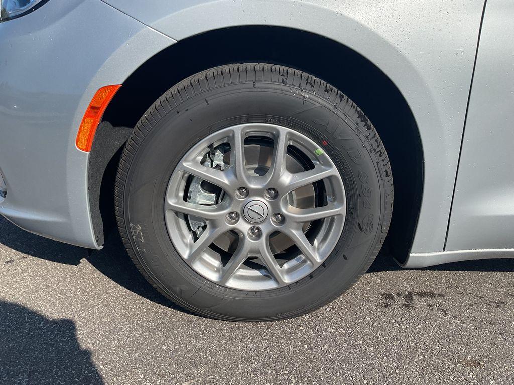 new 2026 Chrysler Pacifica car, priced at $43,948