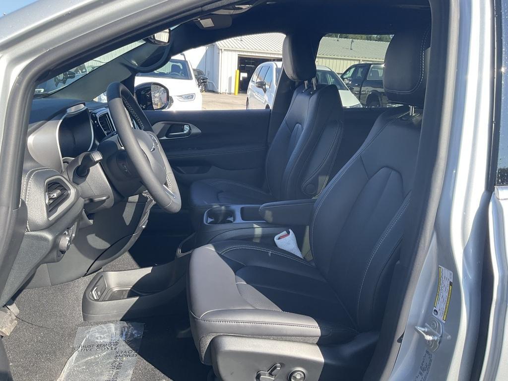 new 2026 Chrysler Pacifica car, priced at $43,948
