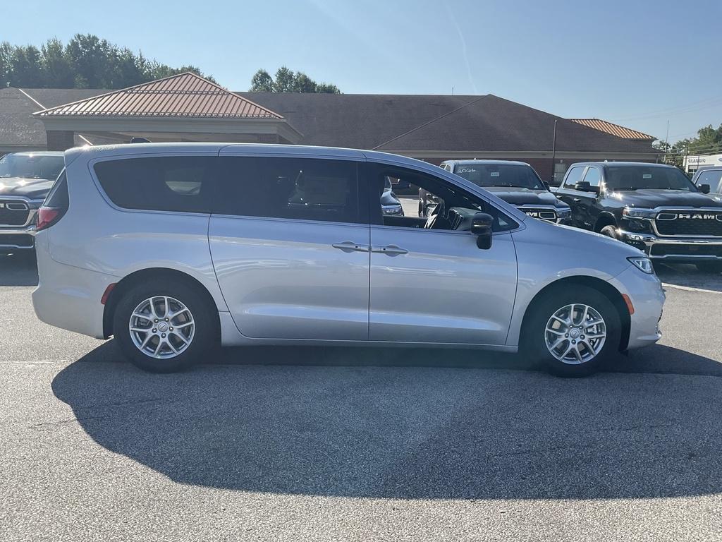 new 2026 Chrysler Pacifica car, priced at $43,948
