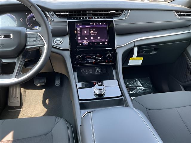 new 2025 Jeep Grand Cherokee car, priced at $41,425