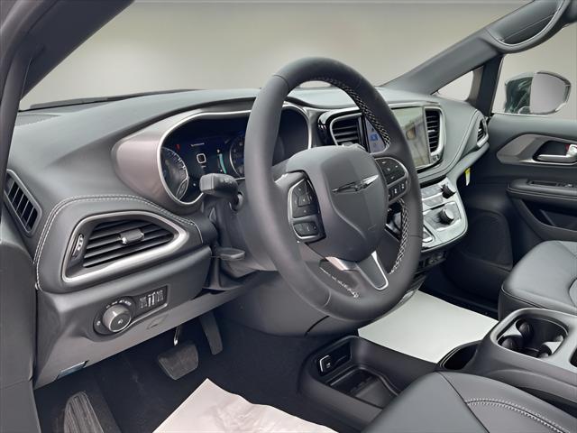 new 2025 Chrysler Pacifica car, priced at $46,220