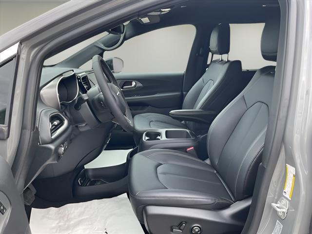 new 2025 Chrysler Pacifica car, priced at $46,220