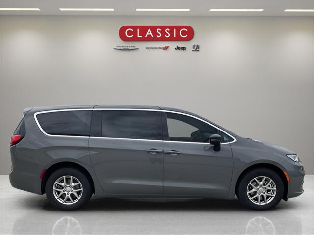new 2025 Chrysler Pacifica car, priced at $46,220