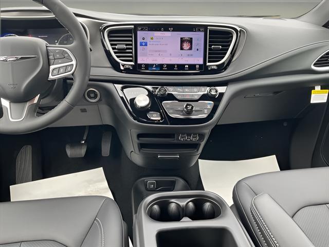 new 2025 Chrysler Pacifica car, priced at $46,220