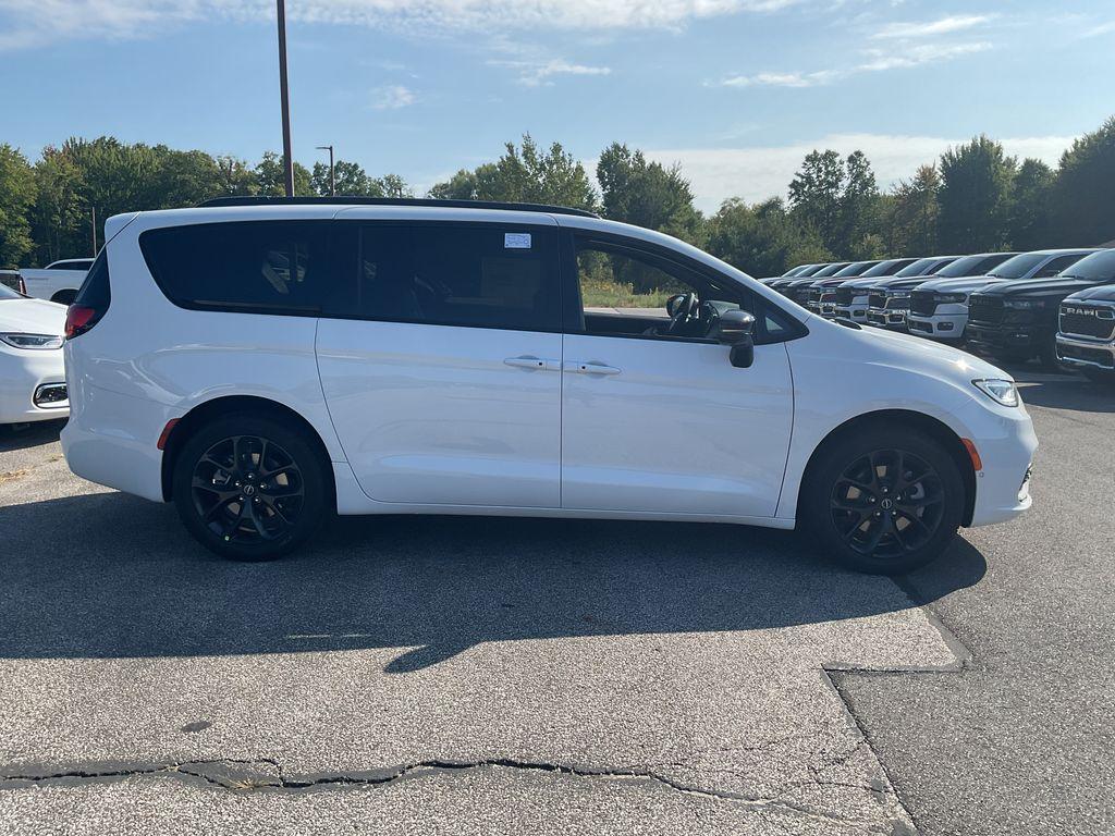 new 2026 Chrysler Pacifica car, priced at $57,366