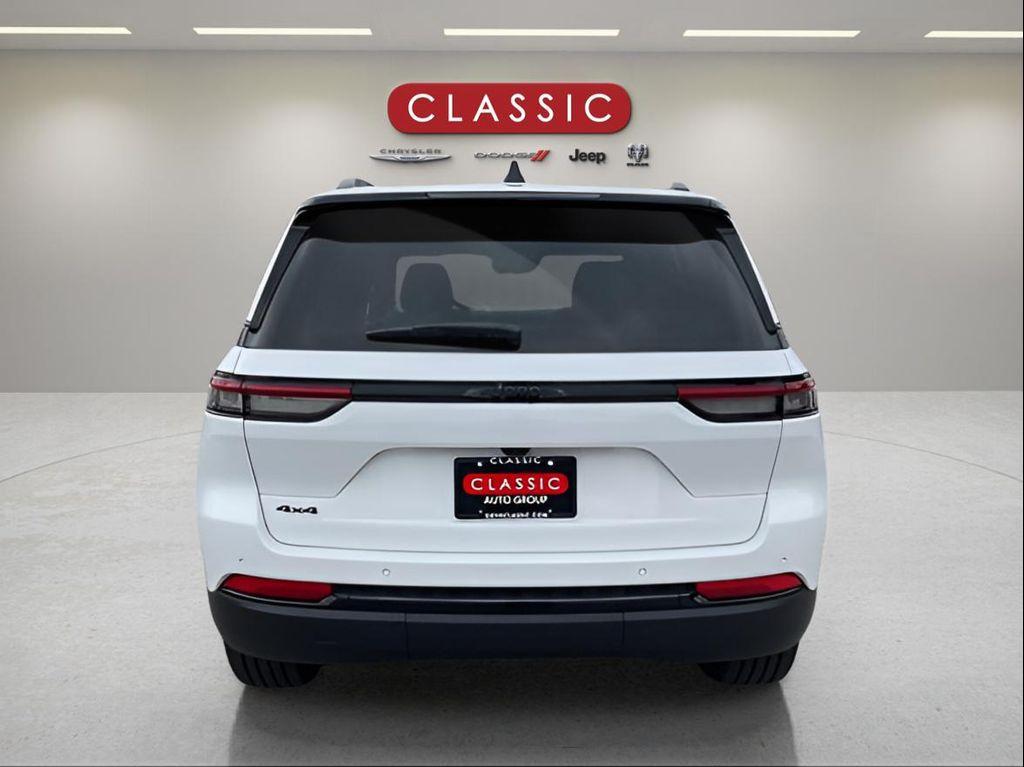 new 2025 Jeep Grand Cherokee car, priced at $48,775