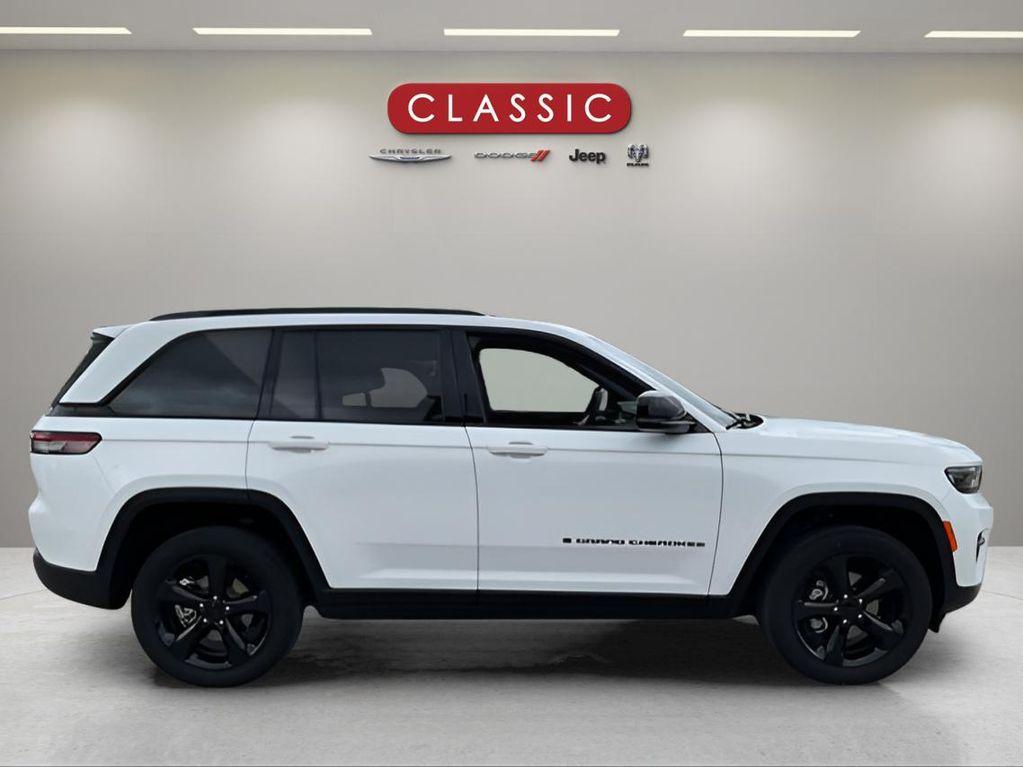 new 2025 Jeep Grand Cherokee car, priced at $48,775