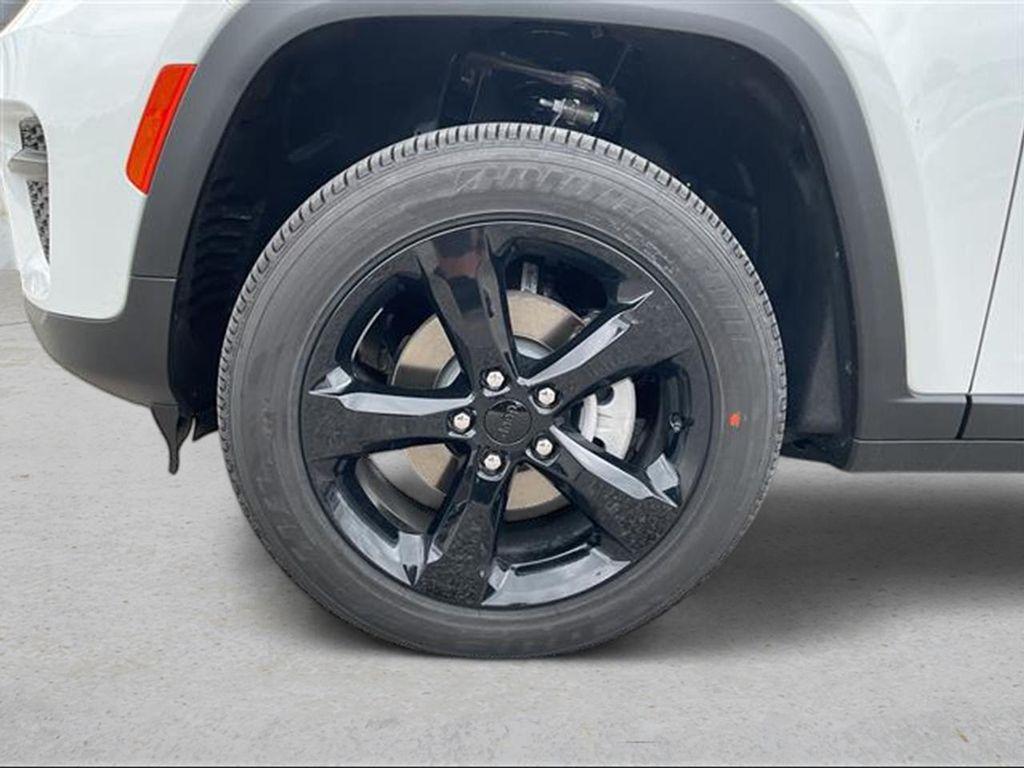 new 2025 Jeep Grand Cherokee car, priced at $48,775