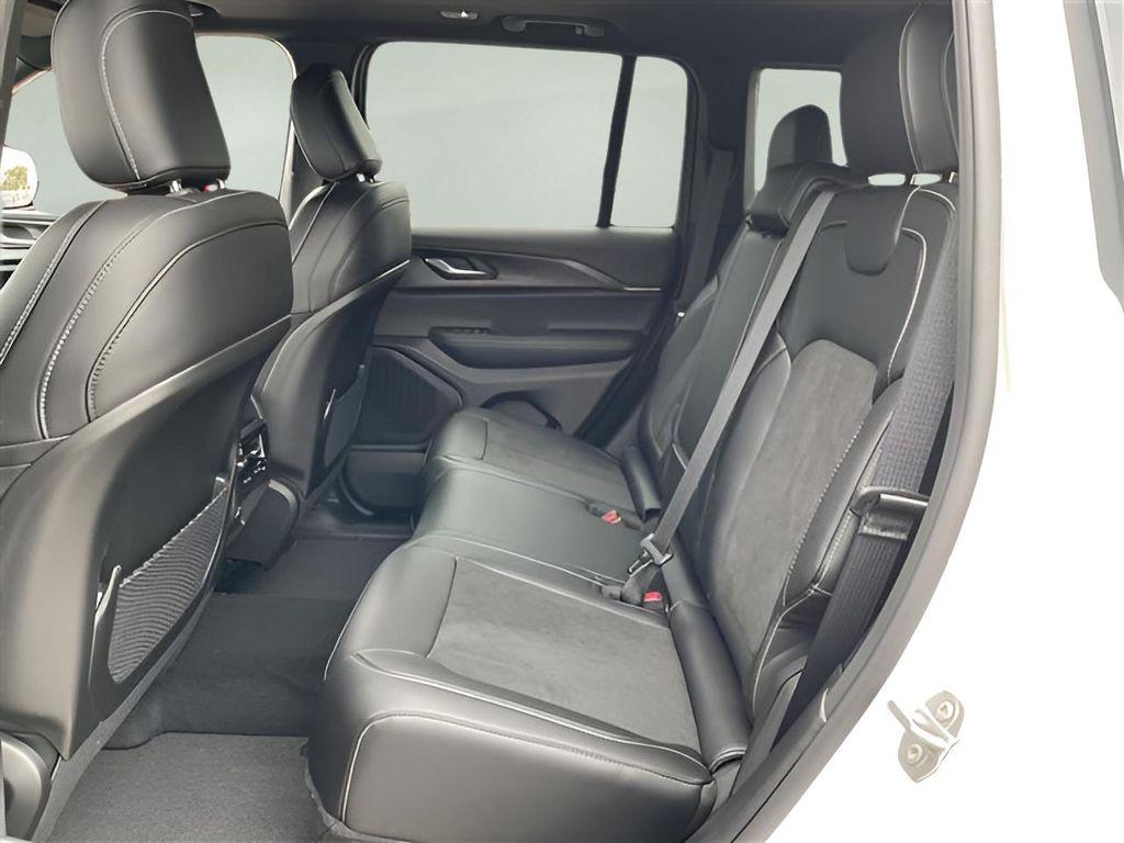 new 2025 Jeep Grand Cherokee car, priced at $48,775