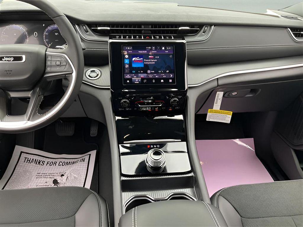 new 2025 Jeep Grand Cherokee car, priced at $48,775