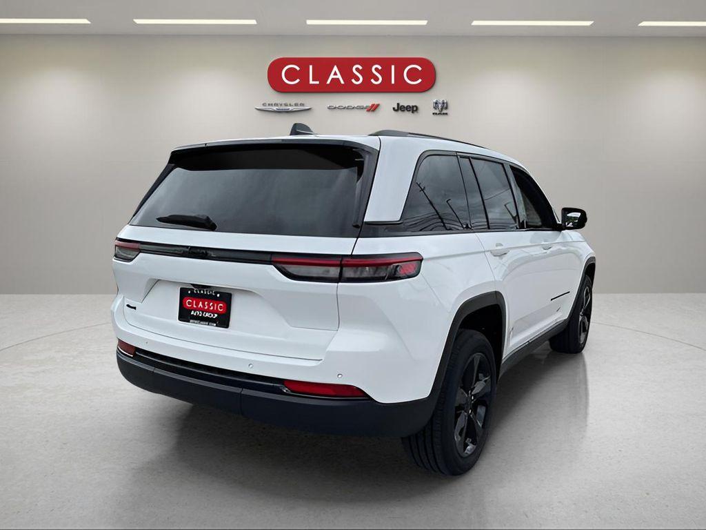 new 2025 Jeep Grand Cherokee car, priced at $48,775