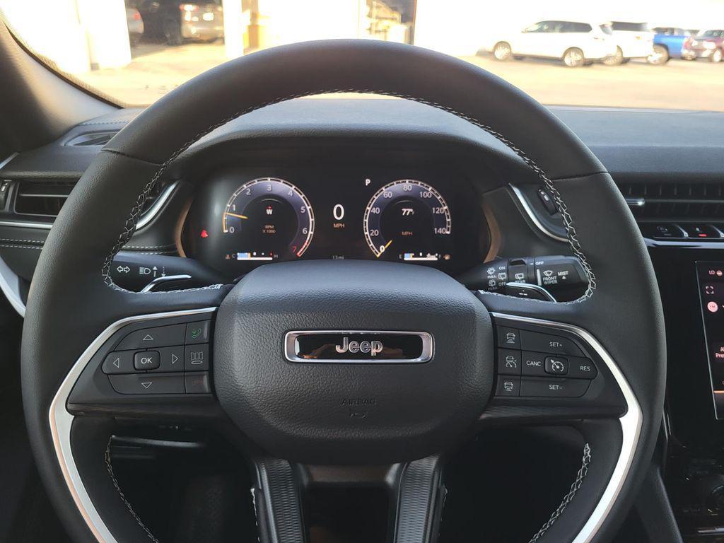 new 2025 Jeep Grand Cherokee car, priced at $42,380