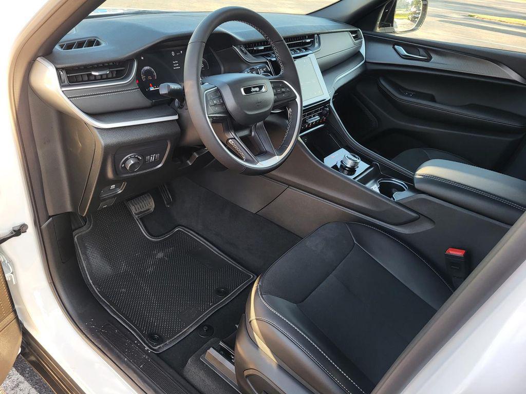 new 2025 Jeep Grand Cherokee car, priced at $42,380