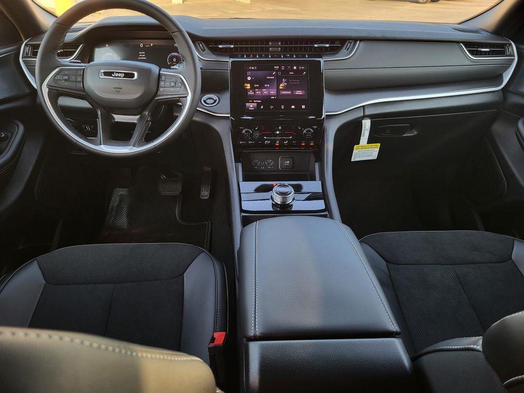 new 2025 Jeep Grand Cherokee car, priced at $42,380