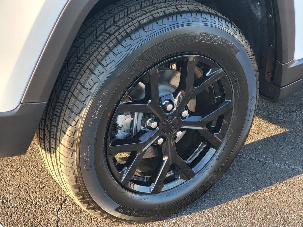 new 2025 Jeep Grand Cherokee car, priced at $42,380