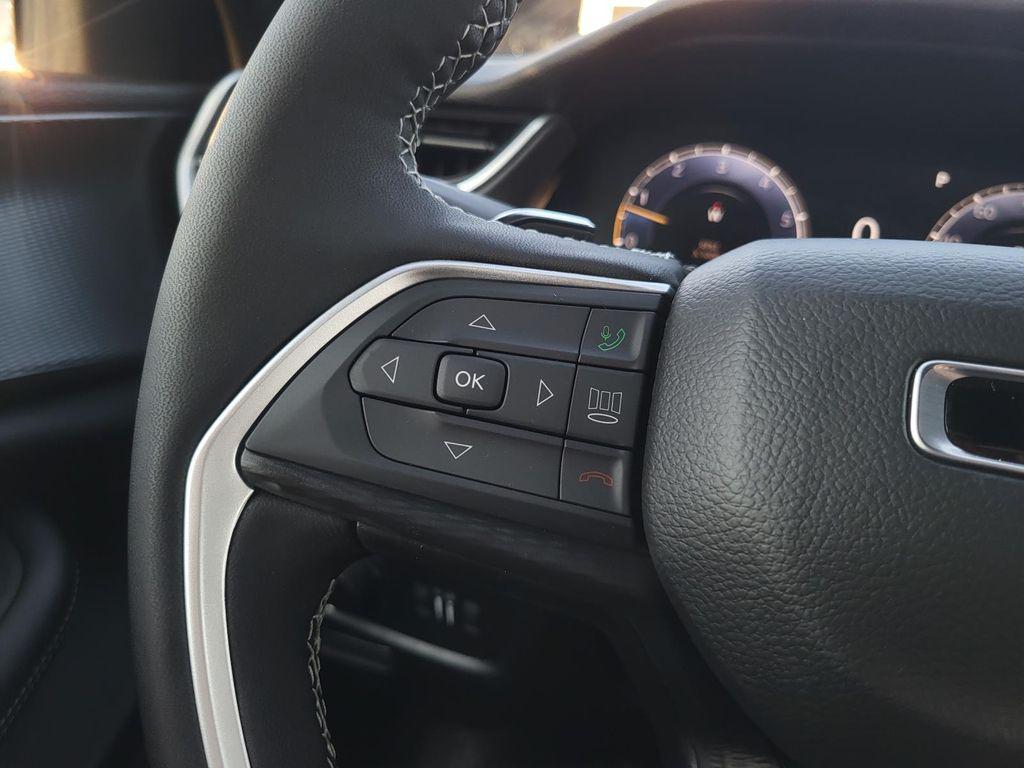 new 2025 Jeep Grand Cherokee car, priced at $42,380