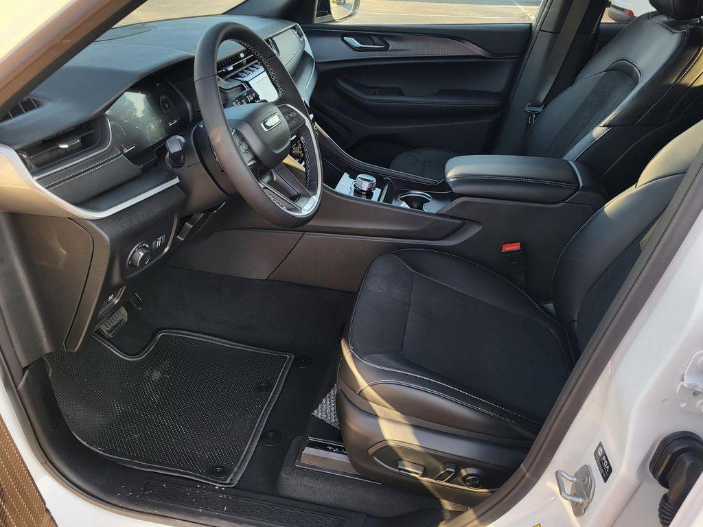 new 2025 Jeep Grand Cherokee car, priced at $42,380