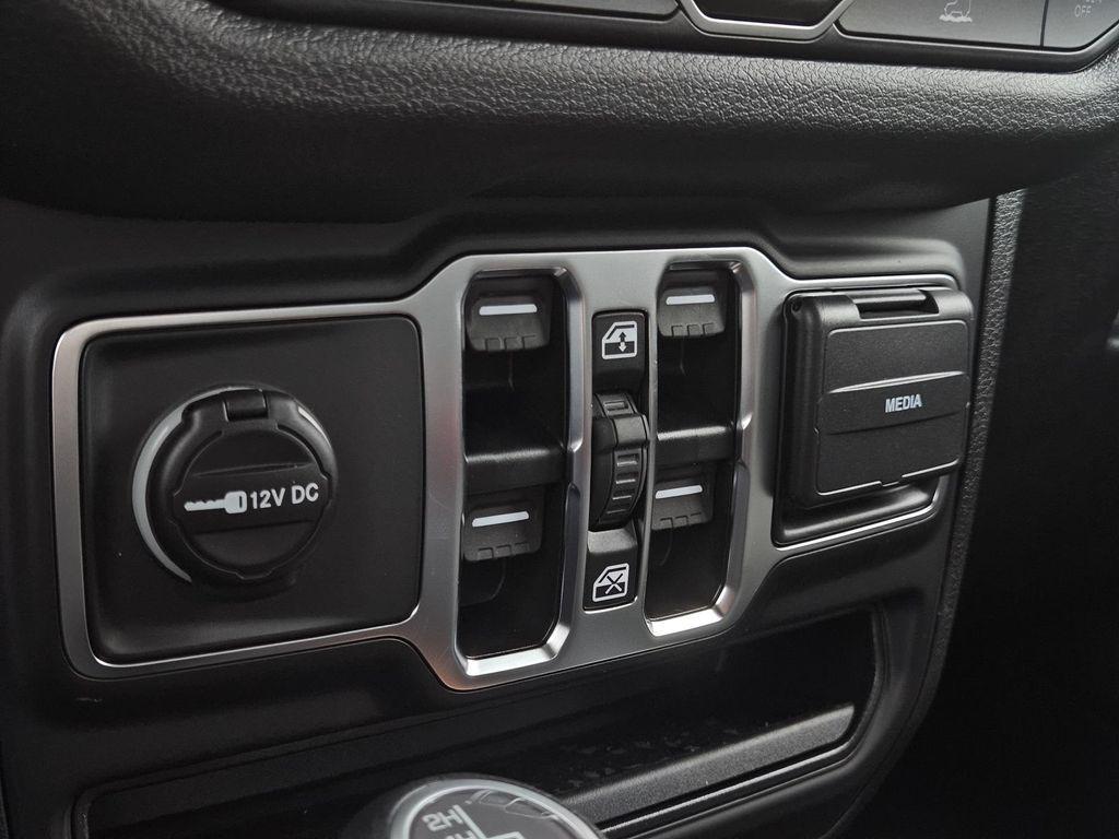 new 2025 Jeep Gladiator car, priced at $46,805